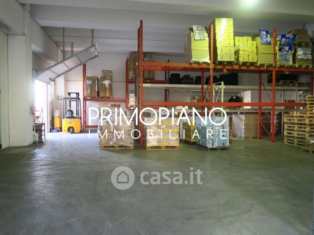 Negozio/Locale commerciale in Vendita in Via Provina a Trento