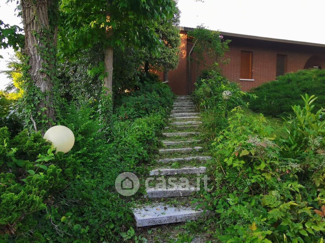 Villa in Vendita in Via San Rocco 22 a Cremona