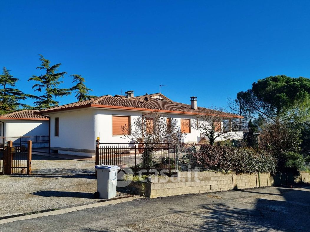 Villa in Vendita in Via Bacchilide a Perugia