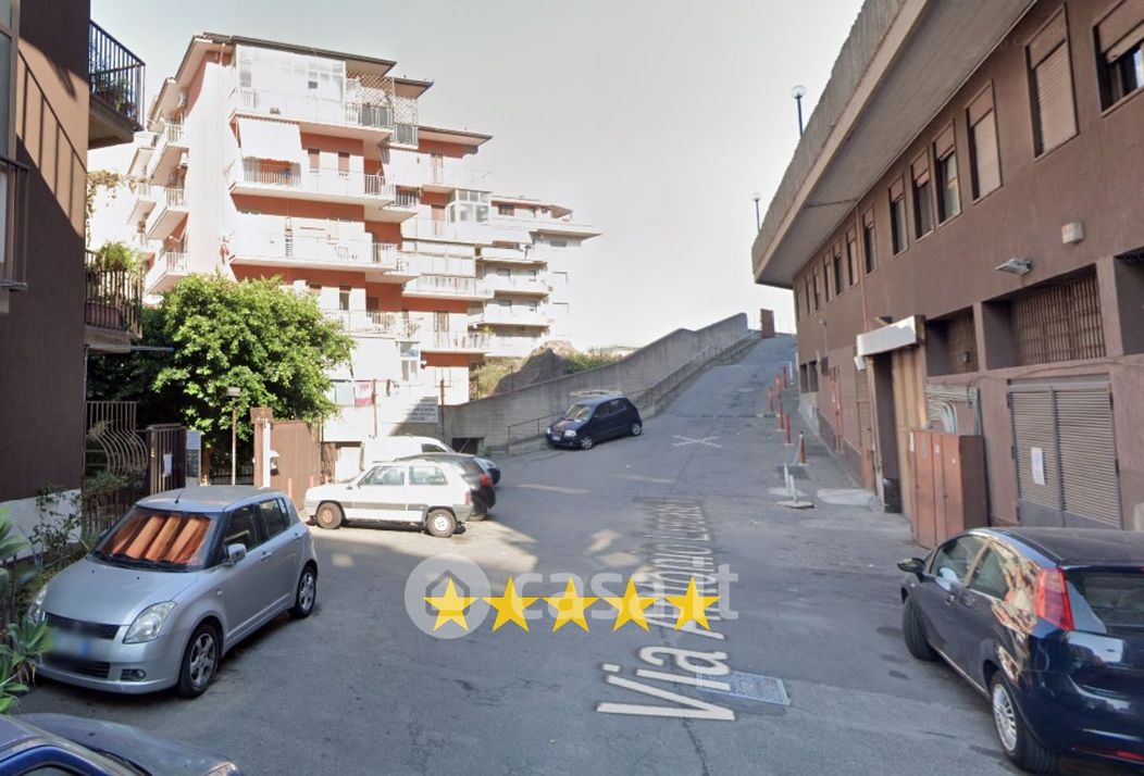 Appartamento in Vendita in Via Antonio Locatelli a Catania