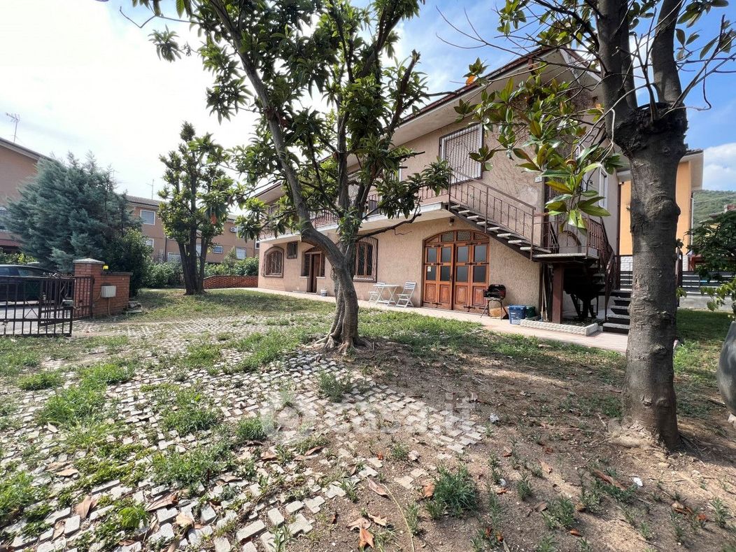 Casa Bi/Trifamiliare in Vendita in Via Serafino Gnutti a Brescia