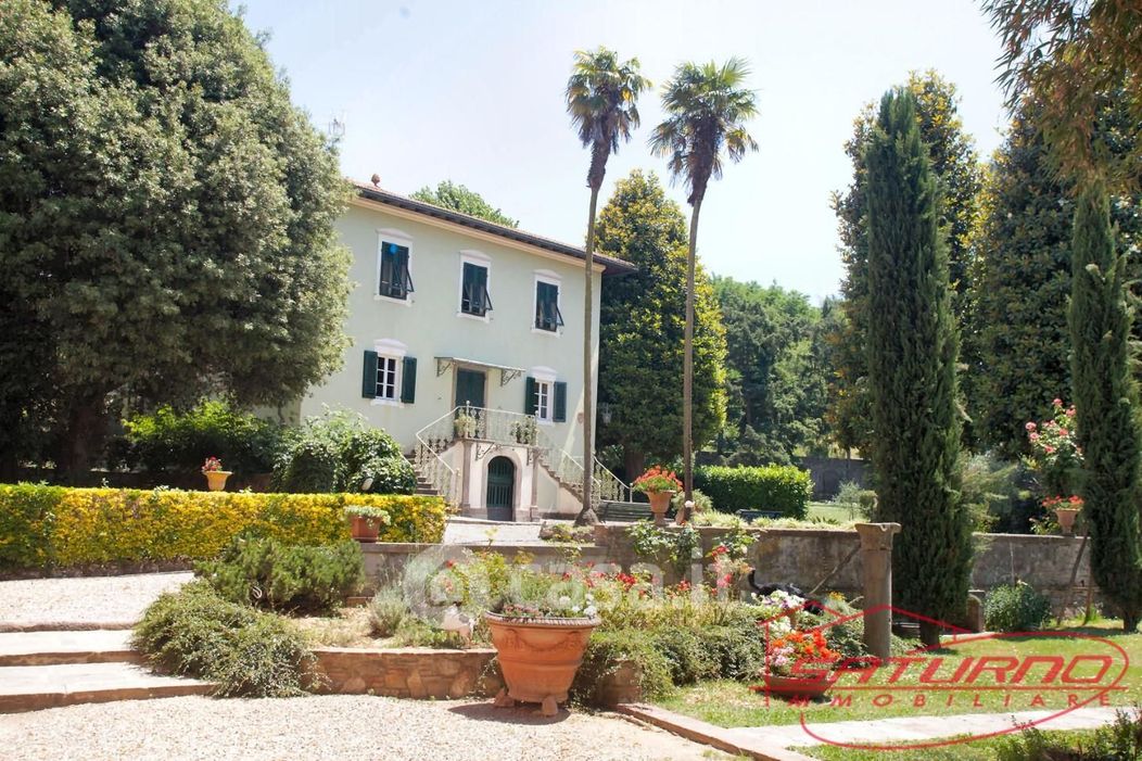 Villa in Vendita in Via per Gattaiola e Meati a Lucca