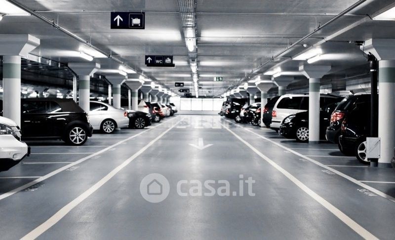 Garage/Posto auto in Vendita in Via Vallebona 39 a Roma