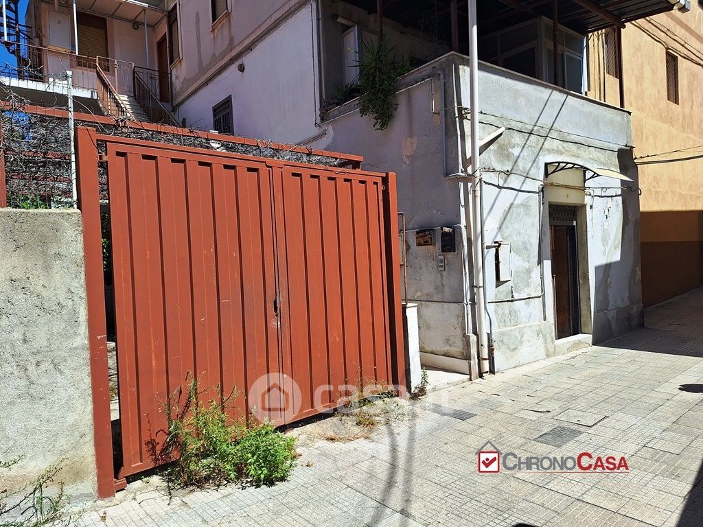 Negozio/Locale commerciale in Vendita in Via Comunale Santo 219 a Messina