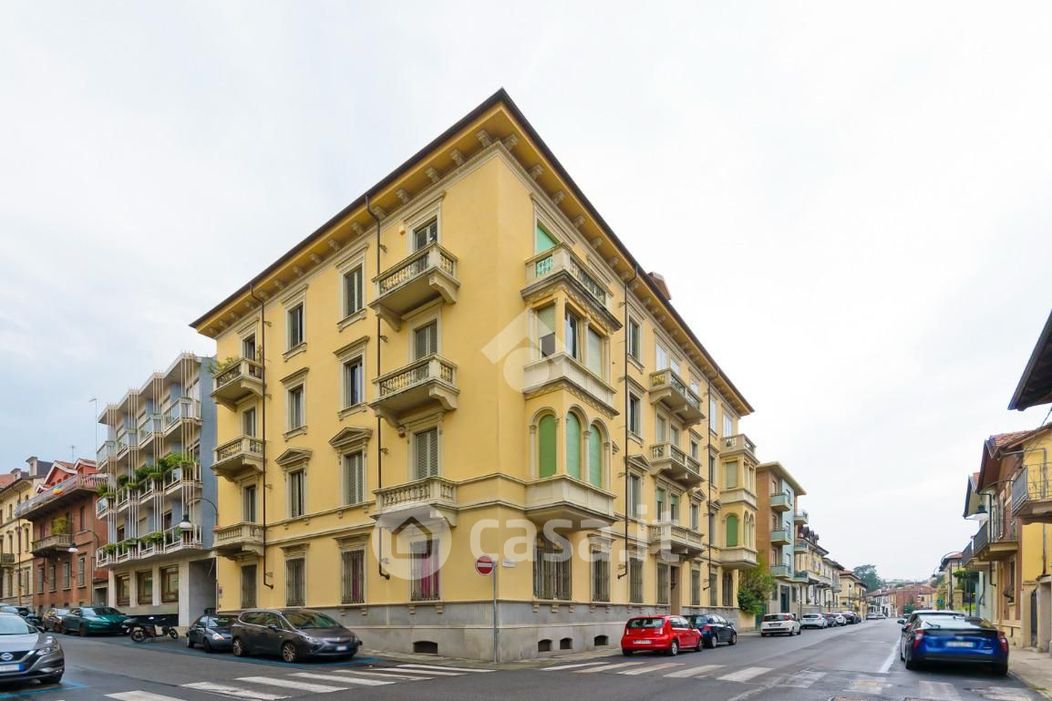 Appartamento in Vendita in Via Moncalvo a Torino