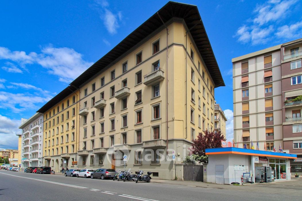 Appartamento in Vendita in Via Francesco Baracca a Firenze