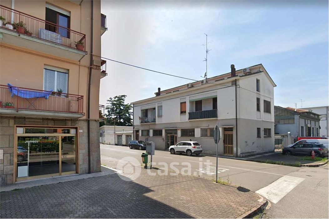 Negozio/Locale commerciale in Vendita in Via Arturo Toscanini 241 a Modena