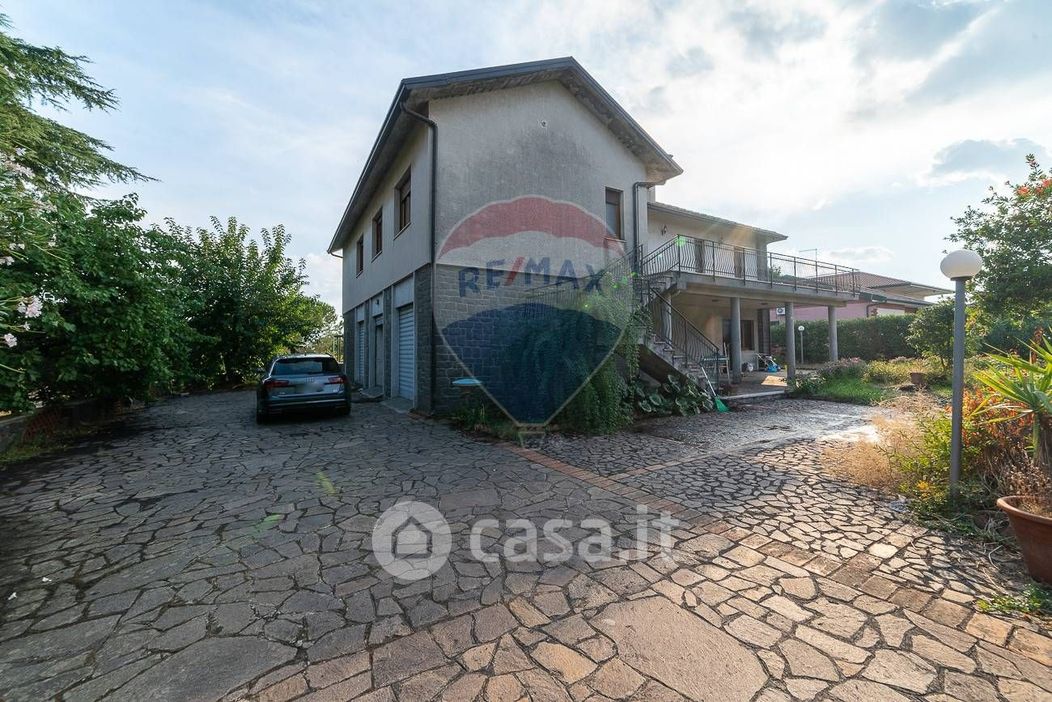 Villa in Vendita in Via degli Oleandri 18 a Pedara