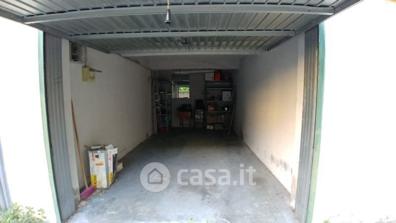 Garage/Posto auto in Vendita in Via Bolzaneto a Genova