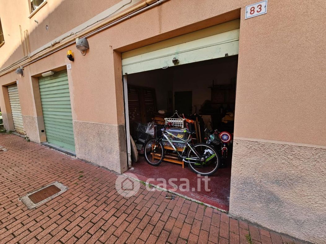 Garage/Posto auto in Vendita in a Campomorone