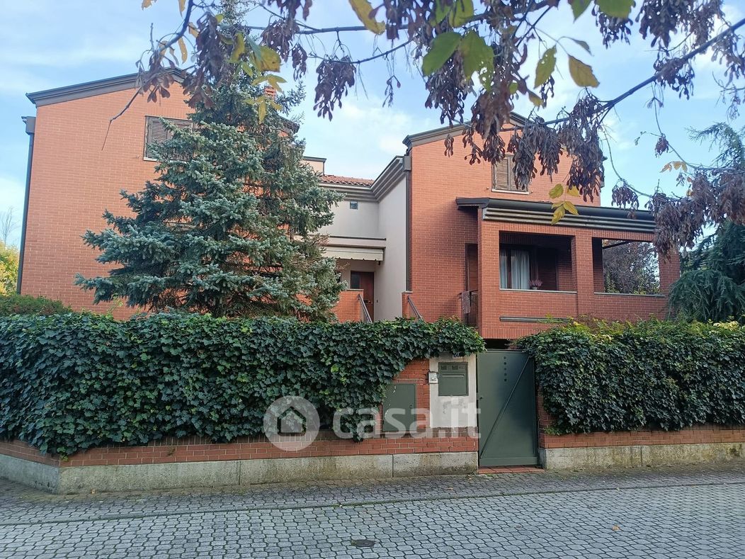 Casa indipendente in Vendita in Strada PONTASSO a Parma