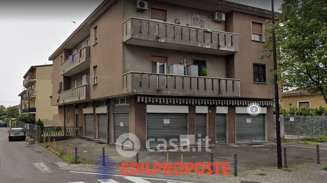 Negozio/Locale commerciale in Vendita in Via Trieste 150 a Limbiate