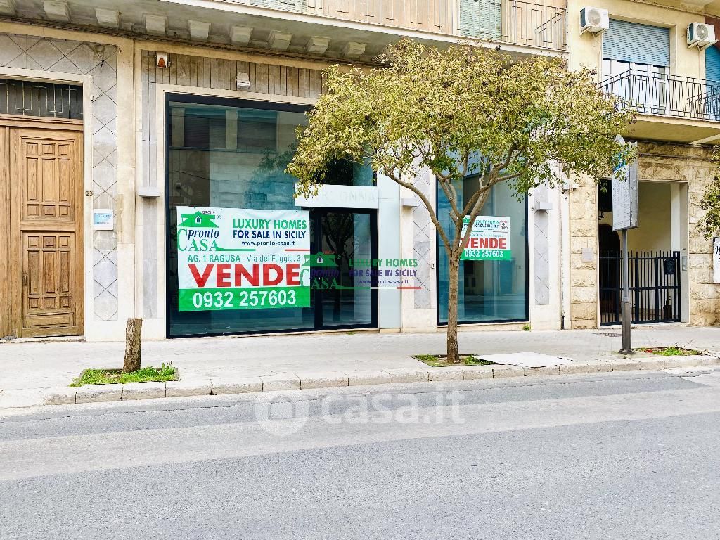 Negozio/Locale commerciale in Vendita in Viale Tenente Lena a Ragusa