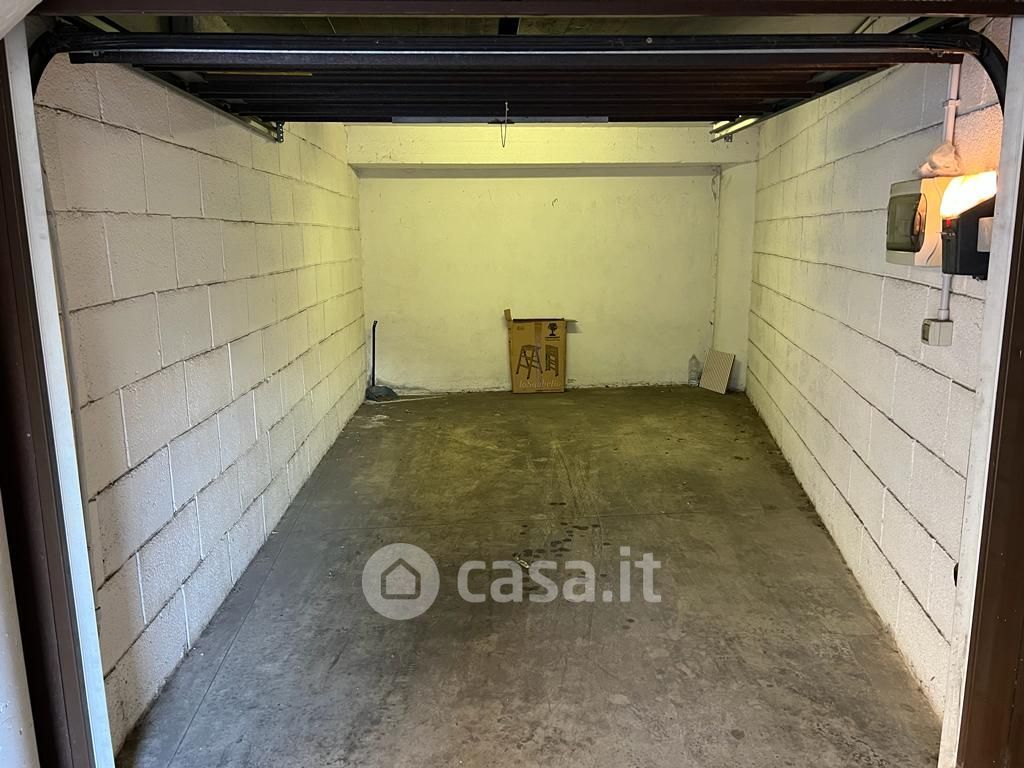Garage/Posto auto in Affitto in Via Francesco Denza a Roma
