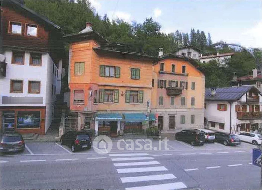 Negozio/Locale commerciale in Vendita in Via Guglielmo Marconi a Val di Zoldo