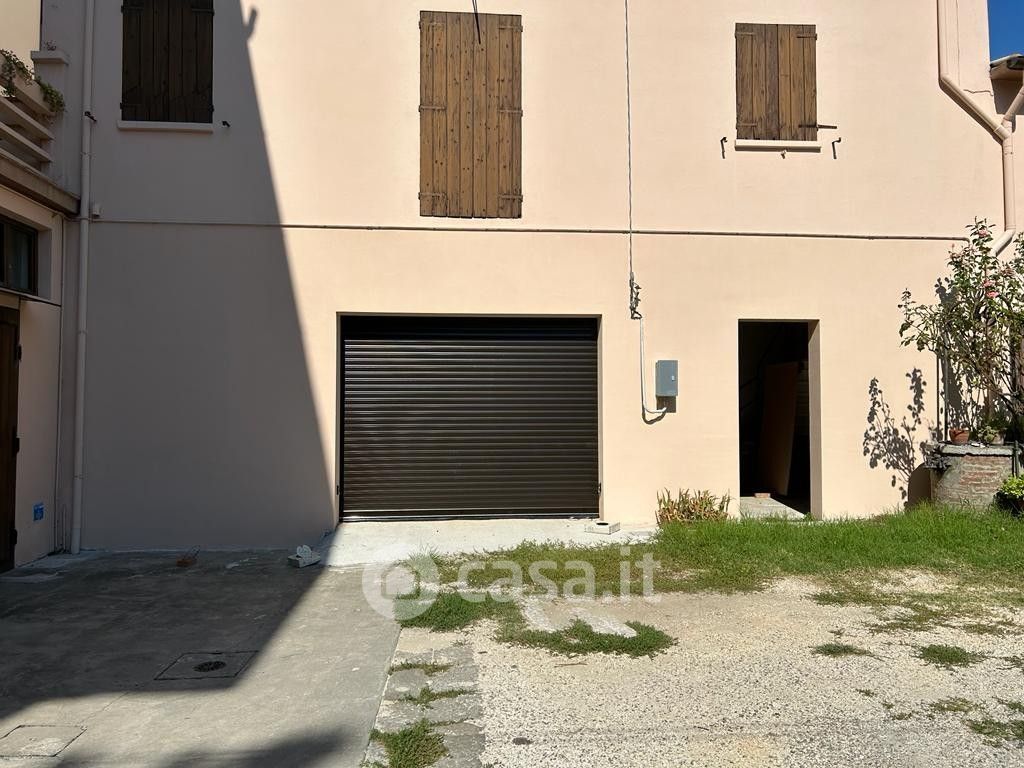 Garage/Posto auto in Affitto in Via Centoversuri 48 a Ferrara