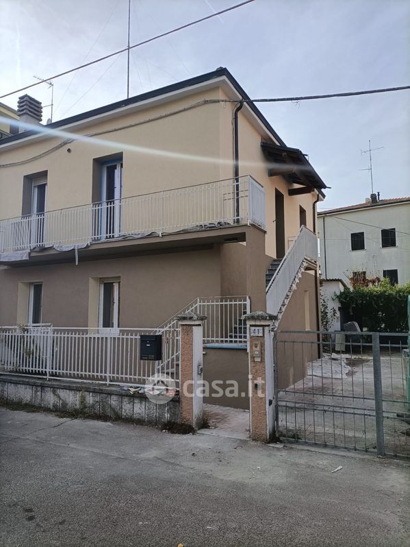 Casa Bi/Trifamiliare in Vendita in Via Giotto a Modena