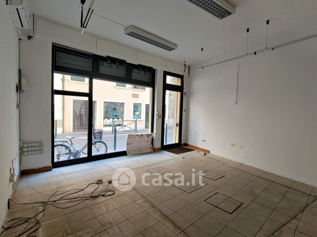 Negozio/Locale commerciale in Affitto in Via Daniele Manin 36 a Treviso