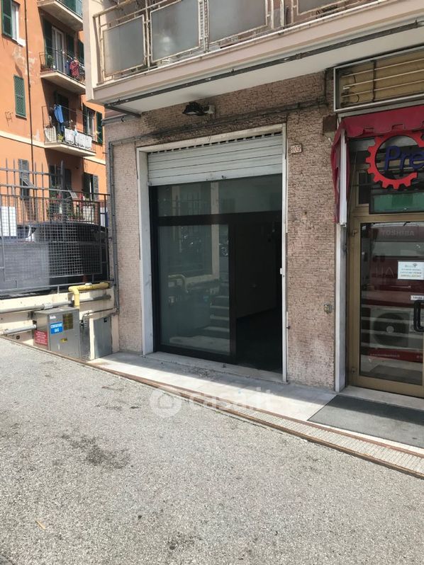 Negozio/Locale commerciale in Vendita in Via Isonzo 79 a Genova