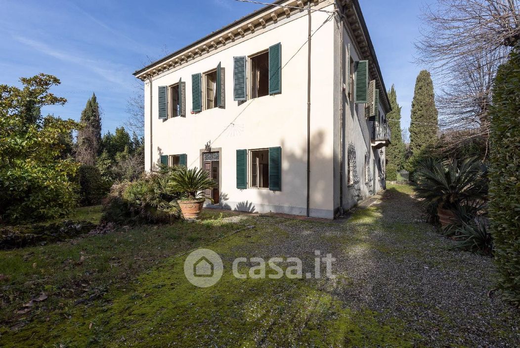 Villa in Vendita in Via di Moriano a Lucca