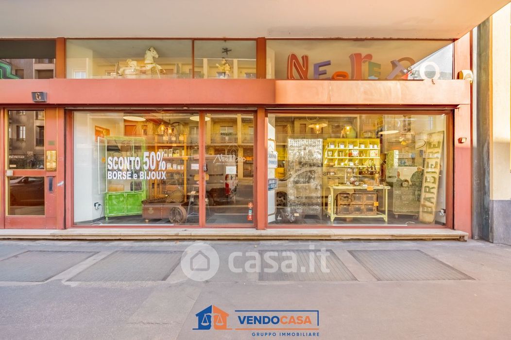 Negozio/Locale commerciale in Vendita in Via Luigi Canonica 6 a Milano