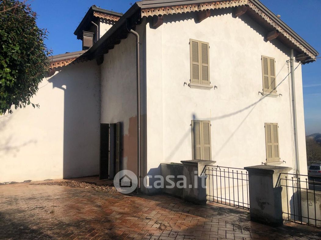 Casa indipendente in Vendita in SS665 30 a Tizzano Val Parma