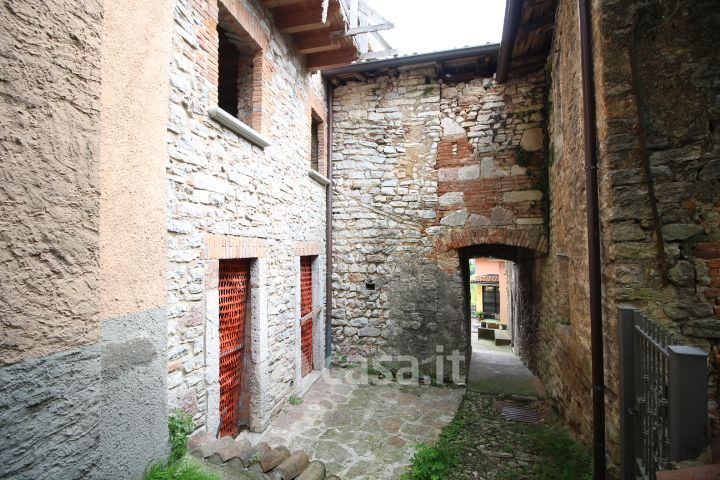 Rustico/Casale in Vendita in Via Barlino a Almenno San Bartolomeo