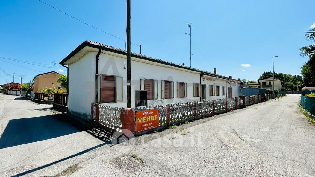 Casa indipendente in Vendita in Via Radecchio 41 a Rovigo