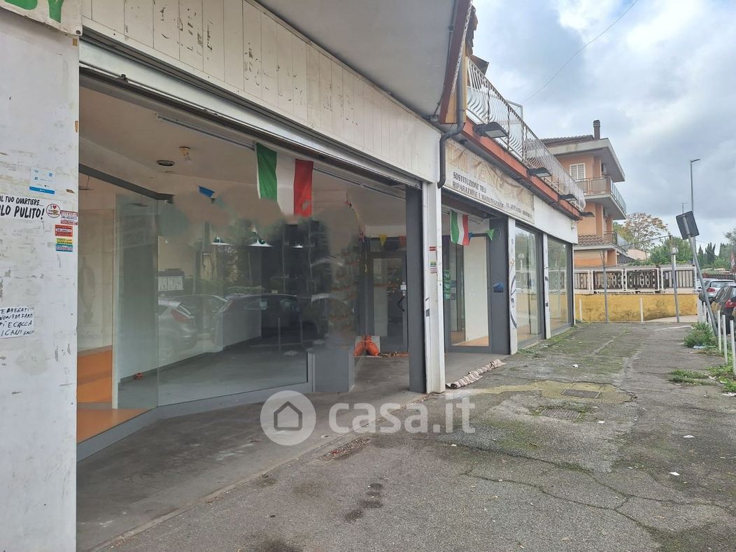 Negozio/Locale commerciale in Affitto in Via delle Rondini 6 a Roma