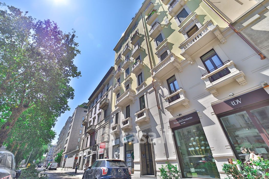 Appartamento in Vendita in Viale Premuda a Milano