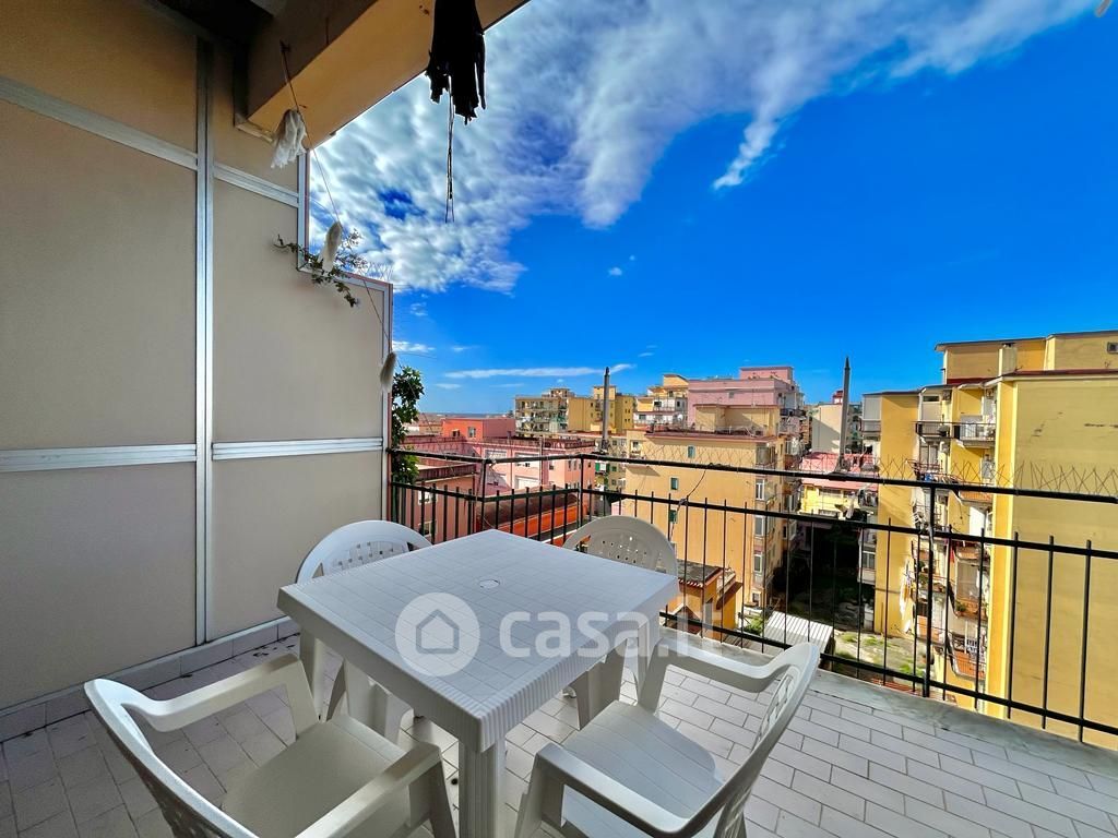 Appartamento in Vendita in Via Diomede Carafa 58 a Napoli