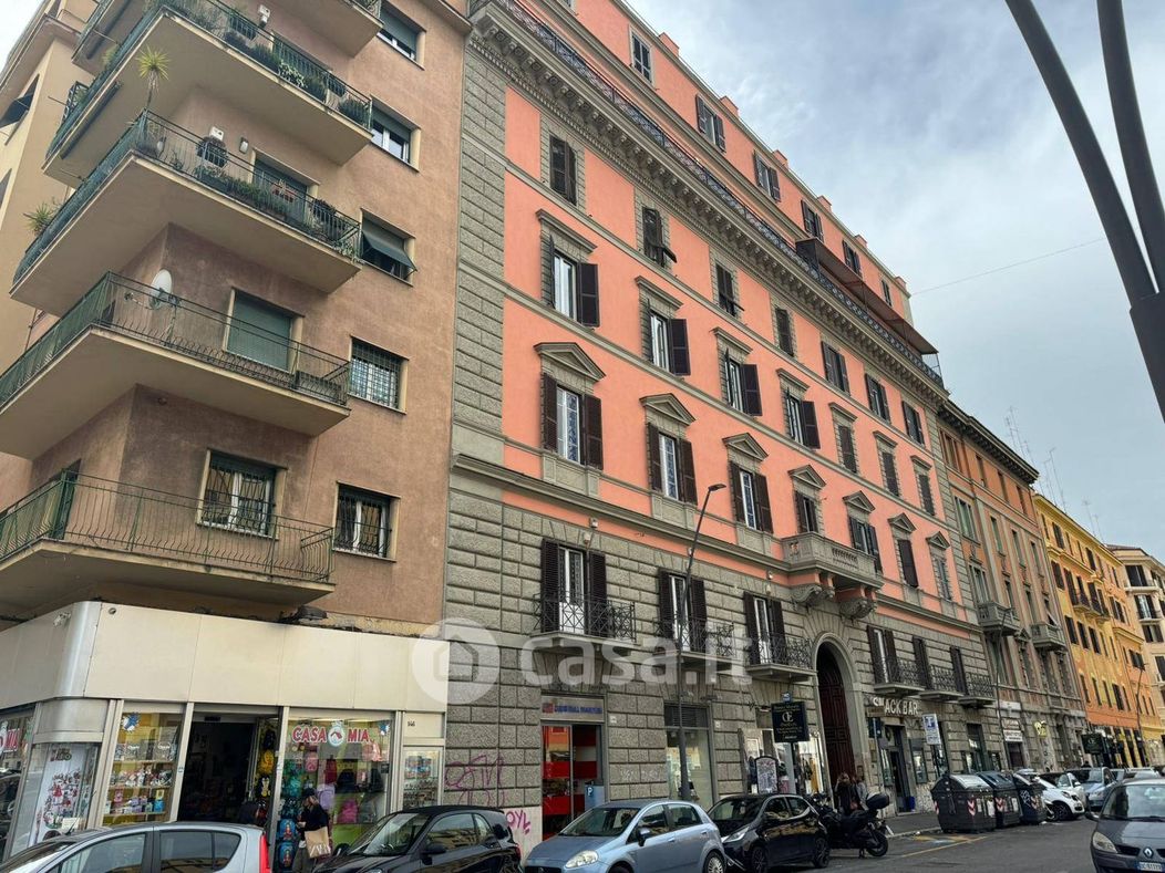 Appartamento in Vendita in Via Appia Nuova a Roma