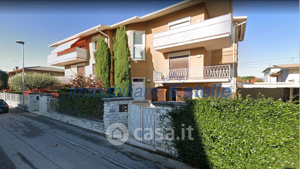 Casa Bi/Trifamiliare in Vendita in Via Giuseppe Mazzini 40 a Caldogno