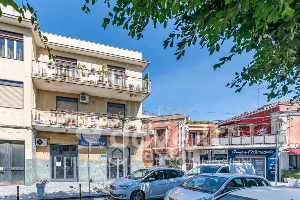 Appartamento in Vendita in Piazza Vittorio Veneto 31 a Sant'Agata li Battiati