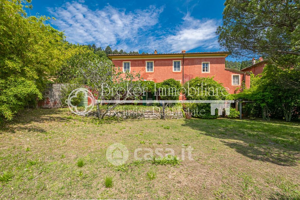 Villa in Vendita in Via migliano 30 a Camaiore