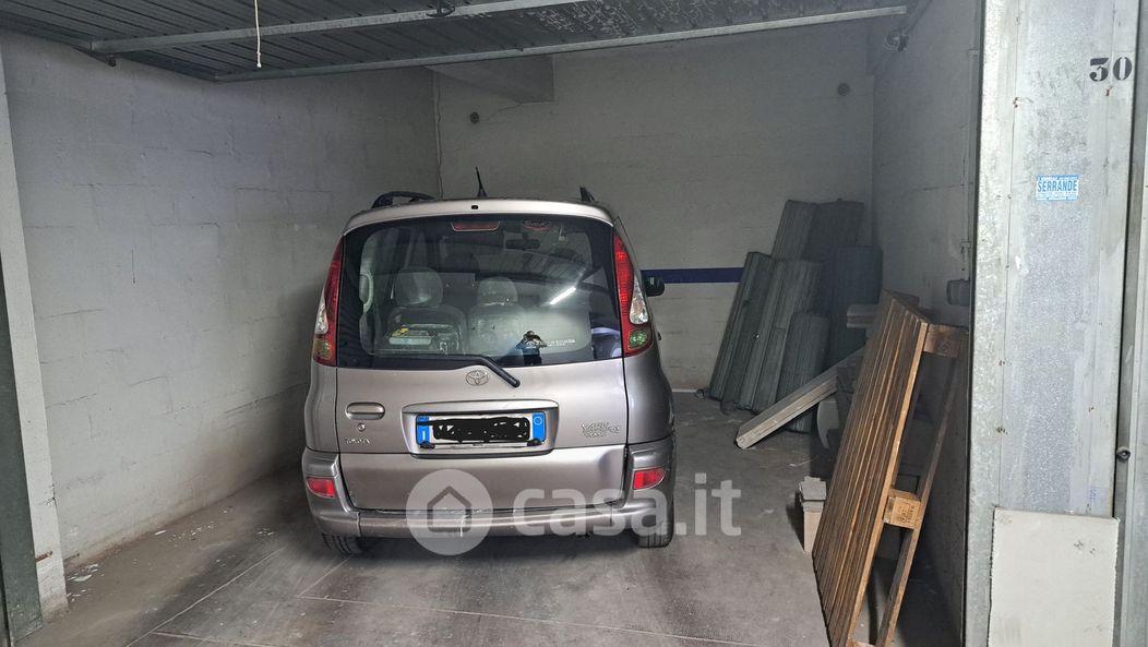 Garage/Posto auto in Vendita in Via Giuseppe Andreoli 7 a Roma
