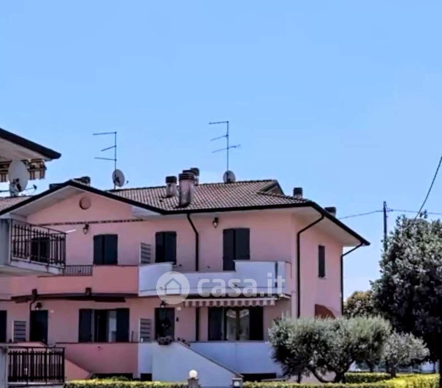 Villetta a schiera in Vendita in Via Guglielmo Marconi a Nogarole Rocca