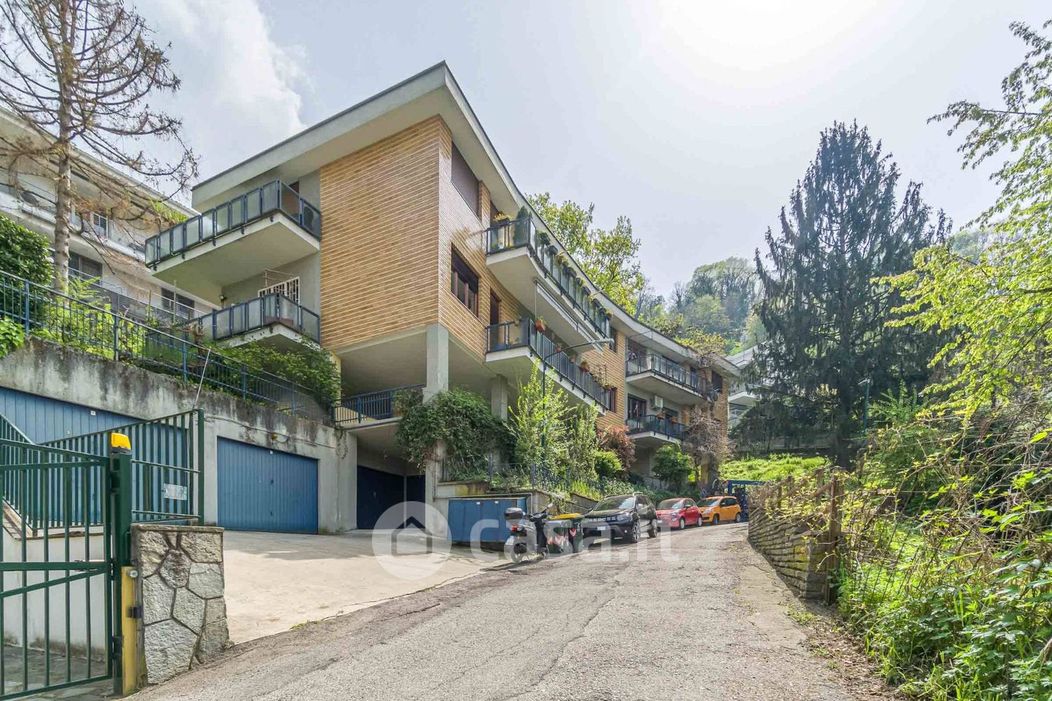Appartamento in Vendita in Strada degli Alberoni 18 a Torino