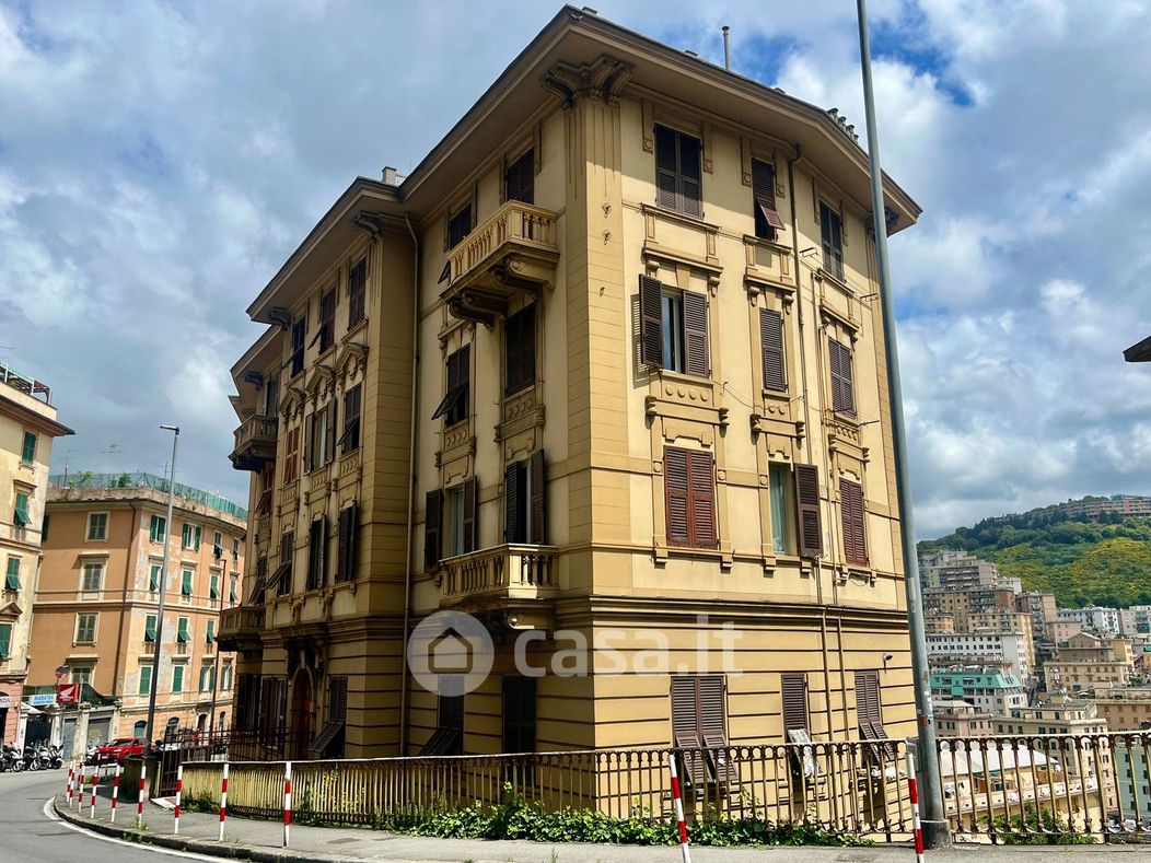 Appartamento in Vendita in Via Leonardo Montaldo 12 a Genova