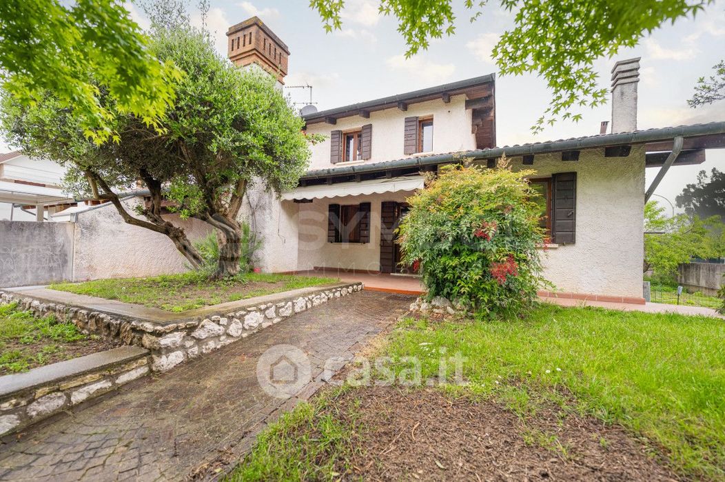 Casa Bi/Trifamiliare in Vendita in Via Salvador Allende a Salzano