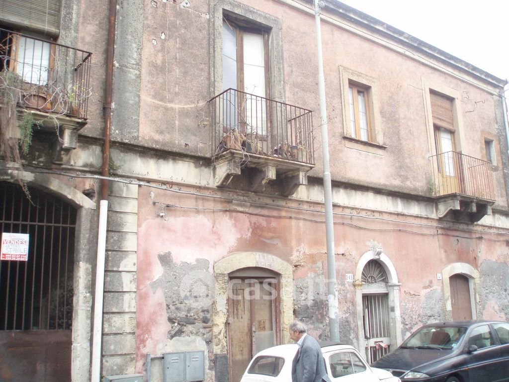 Palazzo in Vendita in Via Palermo a Catania
