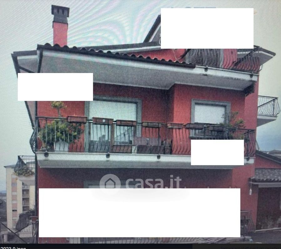 Casa Bi/Trifamiliare in Vendita in Via Francesco Paolo Tosti 68 a L'Aquila