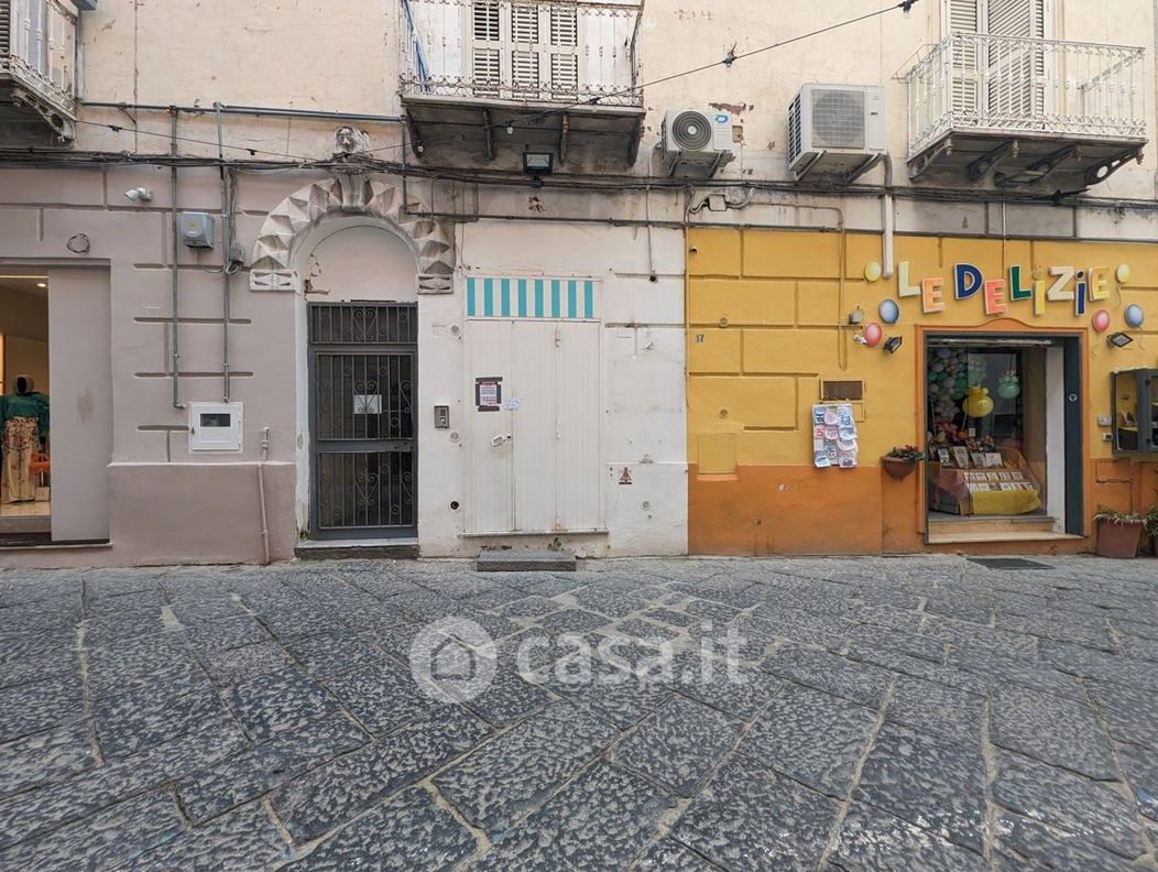 Negozio/Locale commerciale in Affitto in Via Gaetano de Rosa a Bacoli