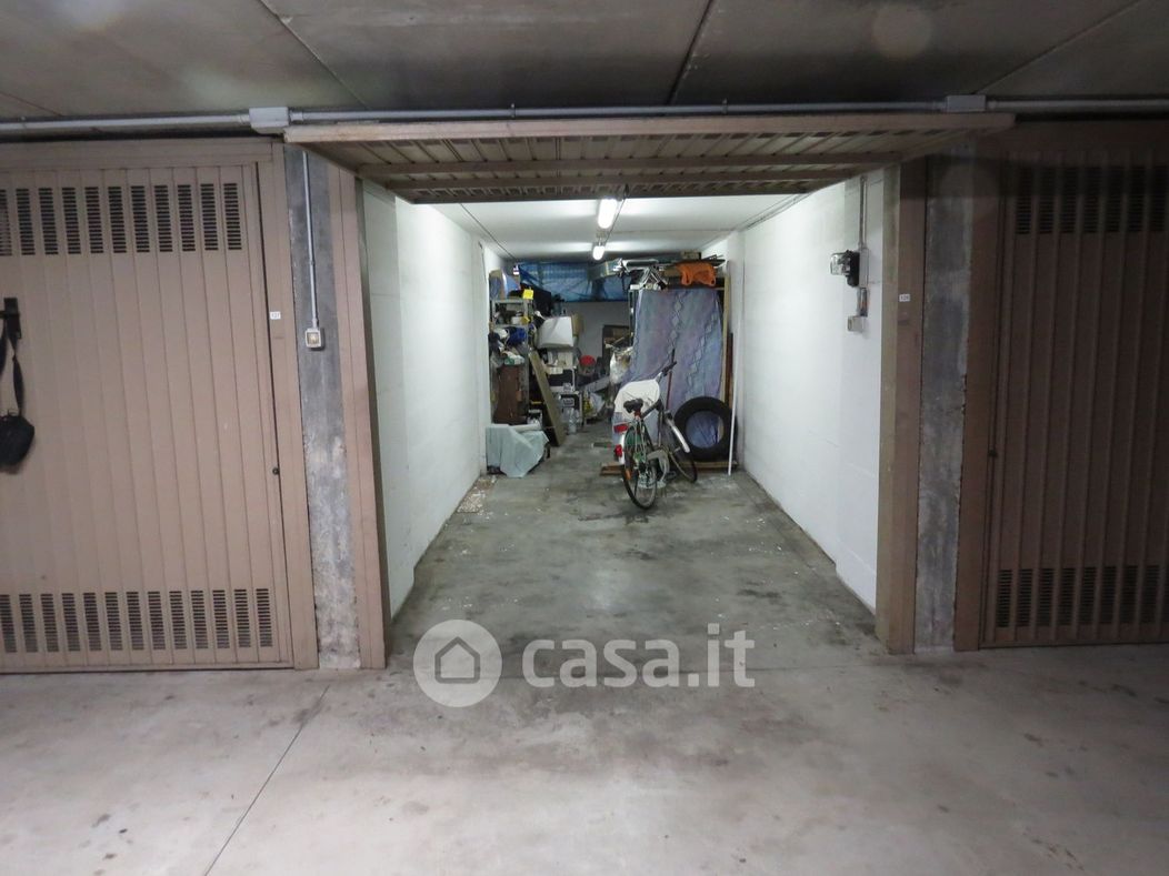 Garage/Posto auto in Vendita in Via Tonale 12 r a Genova