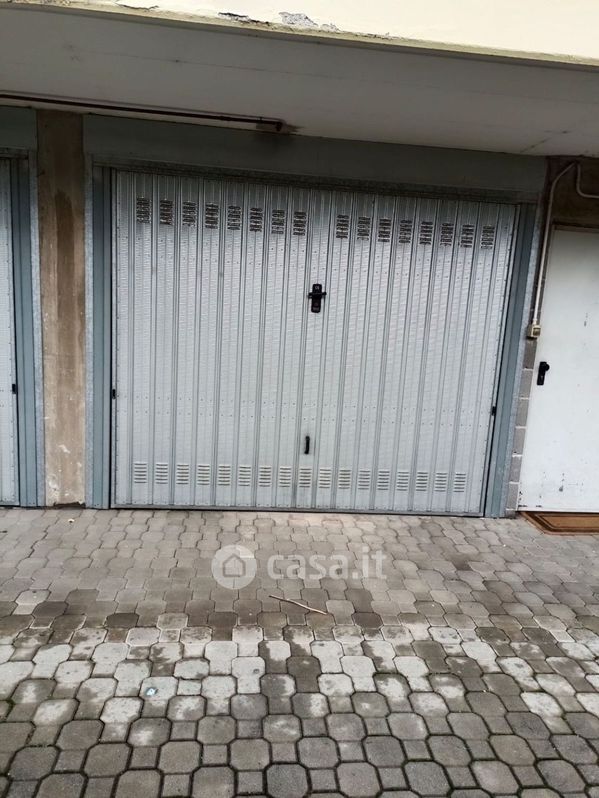 Garage/Posto auto in Vendita in Via San Carlo a Cesano Boscone