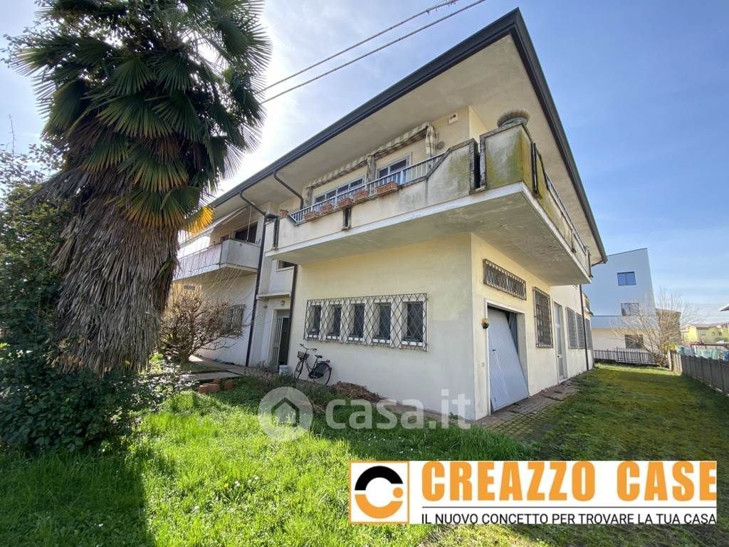 Casa Bi/Trifamiliare in Vendita in Via Almerigo da Schio a Creazzo