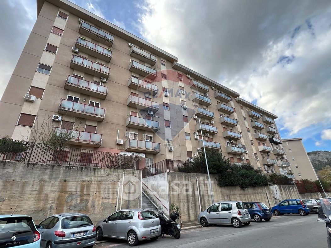 Appartamento in Vendita in Via Bronte 72 a Palermo