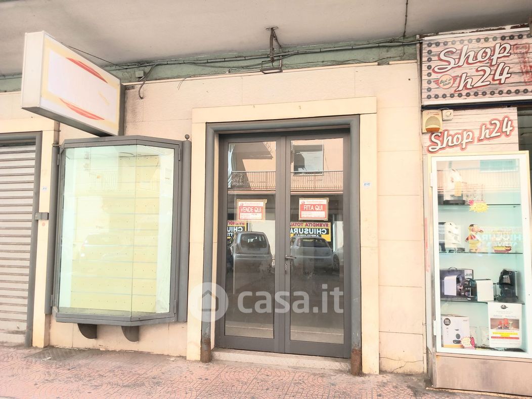 Negozio/Locale commerciale in Vendita in Via Cesare Battisti 60 a Taranto