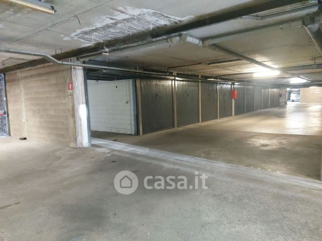 Garage/Posto auto in Vendita in Via Gioacchino Rossini 66 B a Legnano