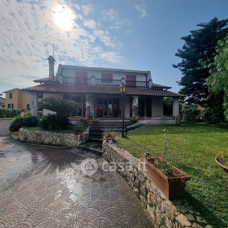 Villa in Vendita in Via alghero 14 a Ardea